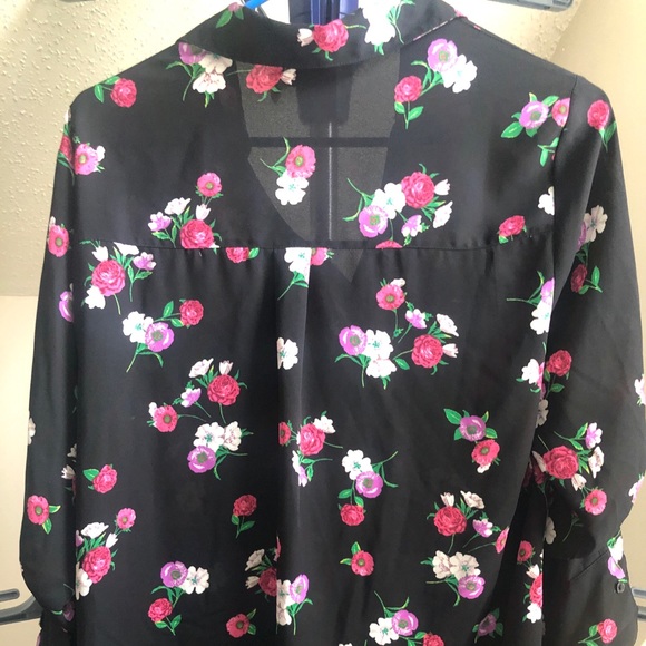 Express Floral Button up Blouse. Size Large. Long Sleeve. Black. - Picture 4 of 5